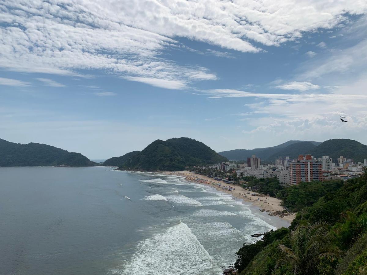 Lindo apto com piscina a 150m da praia do Tombo Guarujá Exterior foto