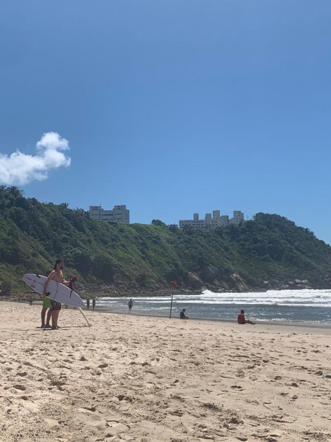 Lindo apto com piscina a 150m da praia do Tombo Guarujá Exterior foto