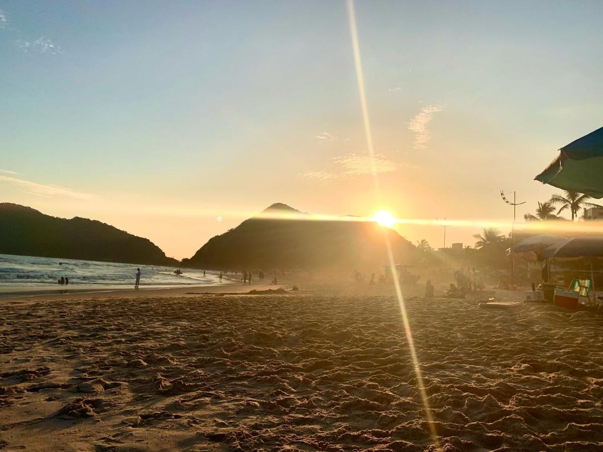 Lindo apto com piscina a 150m da praia do Tombo Guarujá Exterior foto